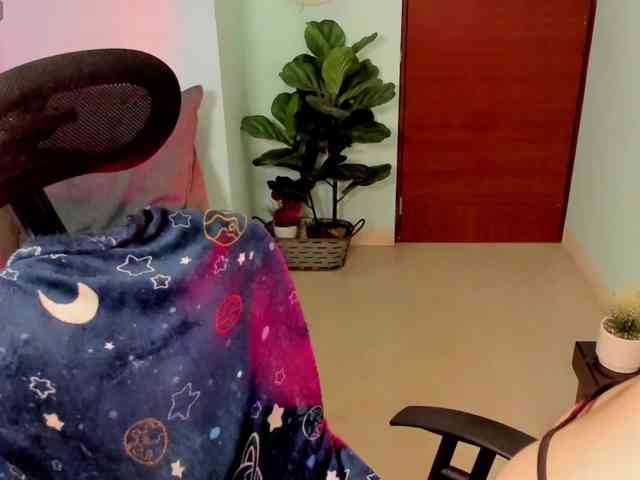 Alexa-Daddario webcam