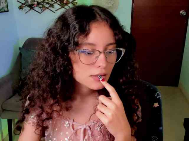 Alexa-Daddario webcam