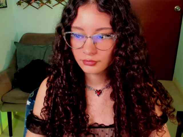 Alexa-Daddario webcam