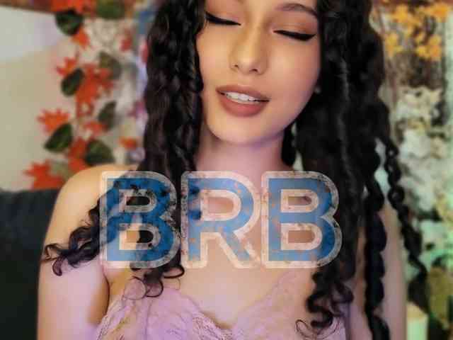 Alexa-Daddario webcam