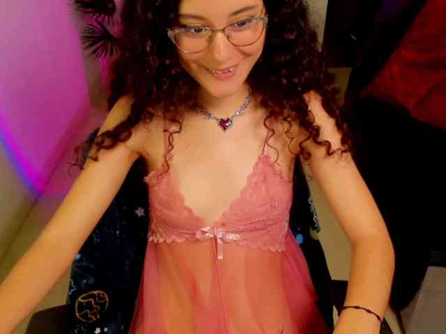 Alexa-Daddario webcam