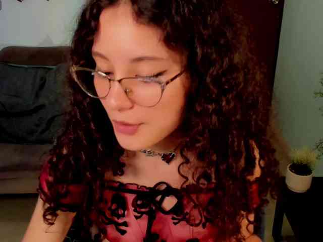 Alexa-Daddario webcam