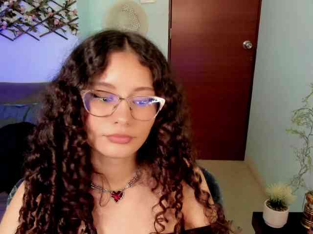 Alexa-Daddario webcam