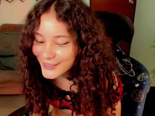 Alexa-Daddario webcam