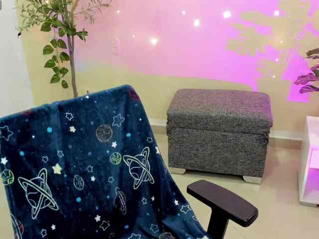 Alexa-Daddario webcam