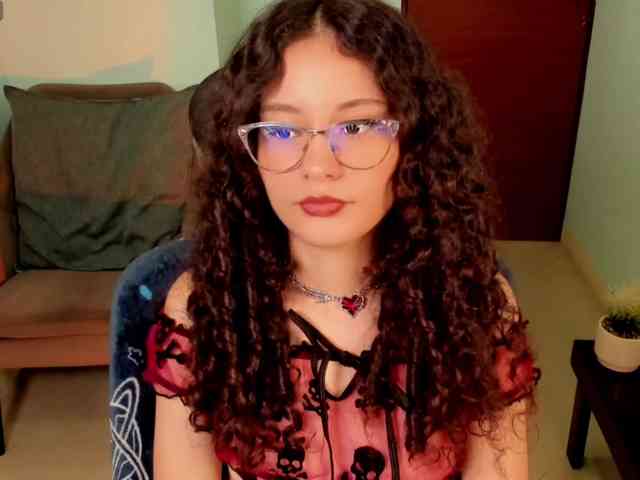 Alexa-Daddario webcam