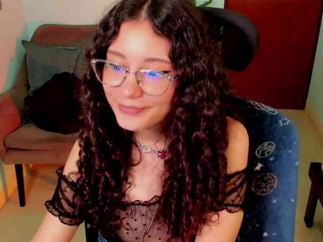 Alexa-Daddario webcam