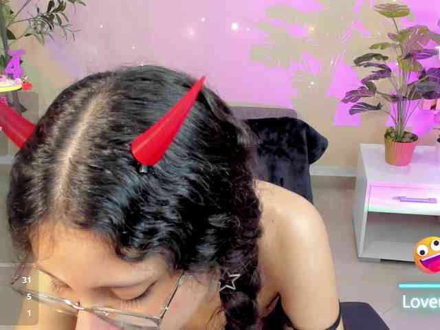 Alexa-Daddario webcam