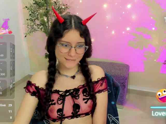 Alexa-Daddario webcam