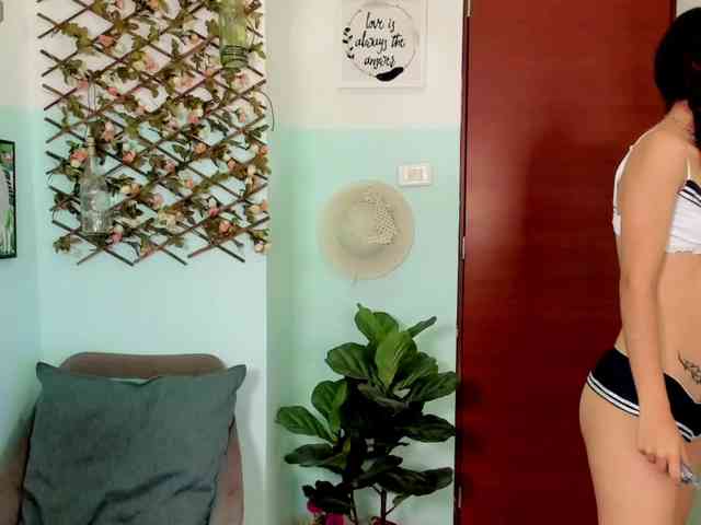 Alexa-Daddario webcam