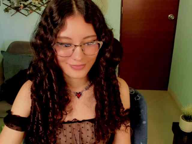 Alexa-Daddario webcam