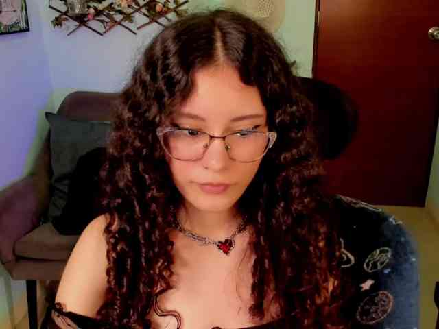 Alexa-Daddario webcam