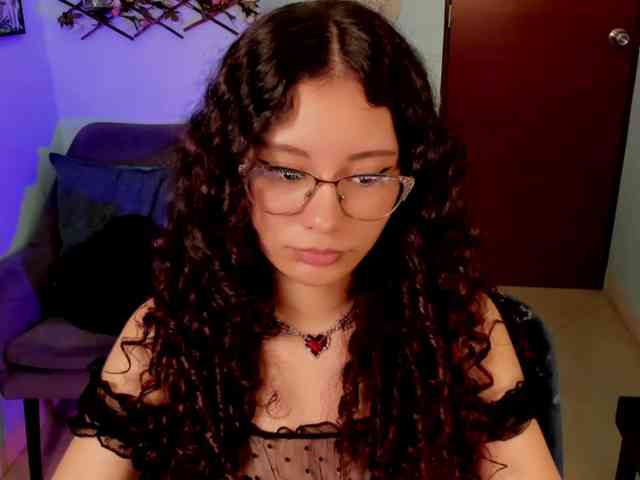 Alexa-Daddario webcam