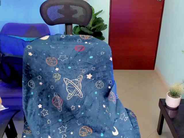 Alexa-Daddario webcam