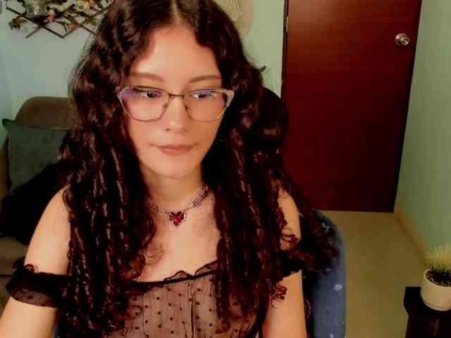 Alexa-Daddario webcam