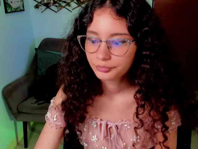 Alexa-Daddario webcam