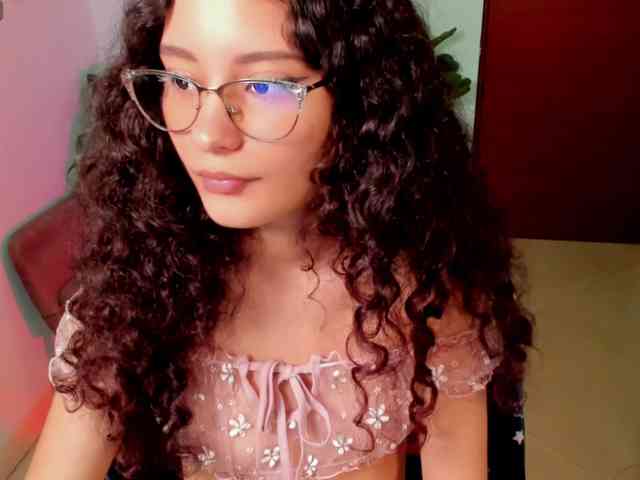 Alexa-Daddario webcam