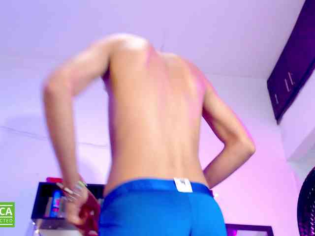 MAXIMILIANO-HOT