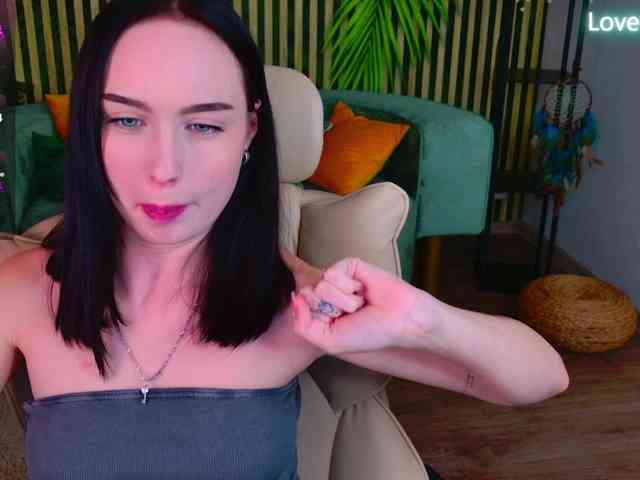 MonikaCarter webcam