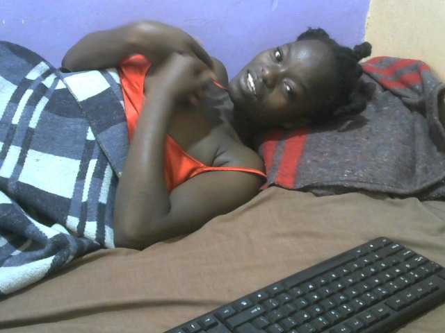 PrettyLove webcam bongacams model stream image