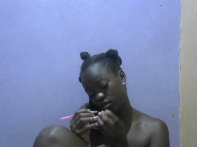 PrettyLove webcam bongacams model stream image