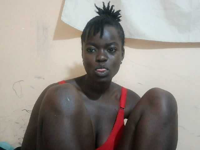 PrettyLove webcam bongacams model stream image