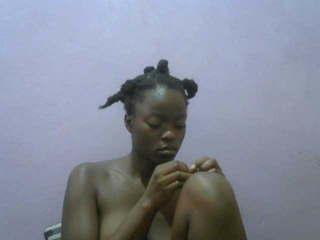 PrettyLove webcam bongacams model stream image