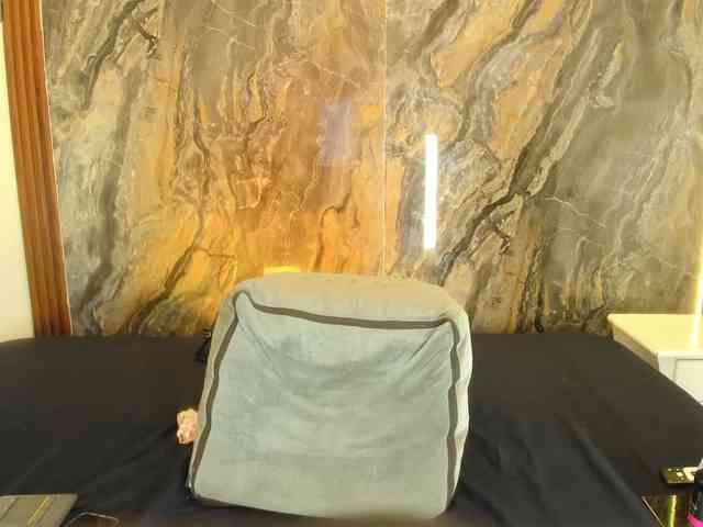 MiiaaCollinss webcam