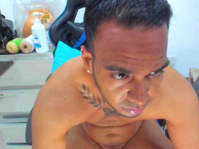 hugeblackcockk Live Webcam on BongaCams