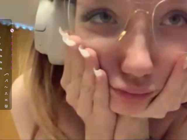 KarolineZarro webcam