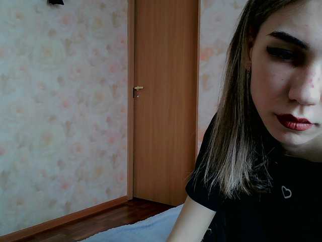 le modèle Kiitaa est en webcam porno dans un show sur le site bongacams, il possède les tags suivants: White/Caucasian,Brunette,Shaved