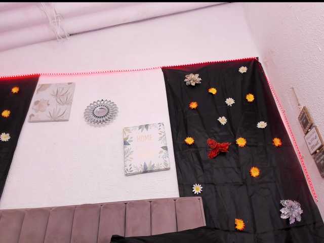 CloeeSaenz's BongaCams show and profile