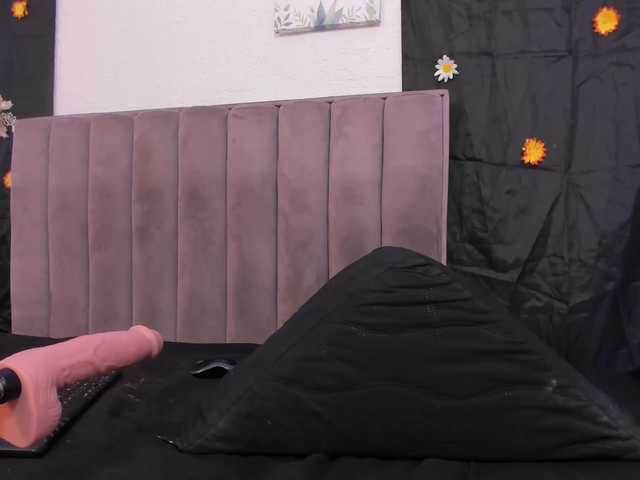 CloeeSaenz's BongaCams show and profile