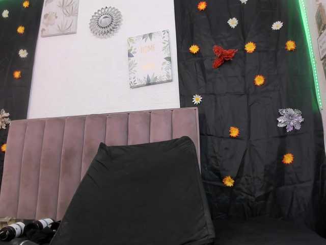 CloeeSaenz's BongaCams show and profile