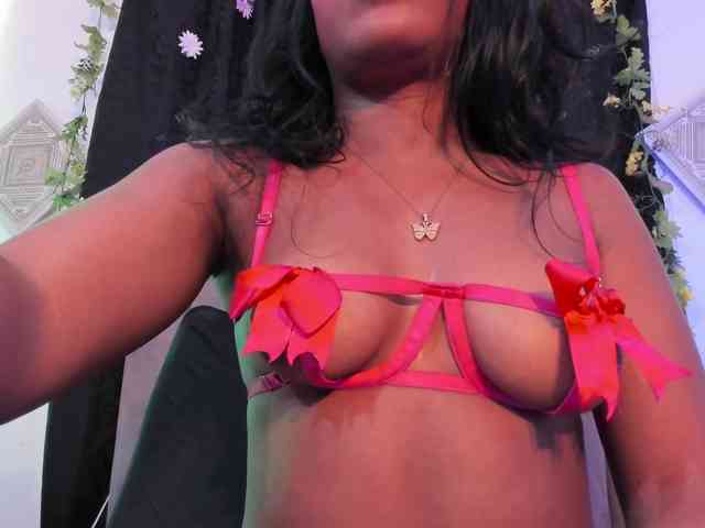 CloeeSaenz webcam