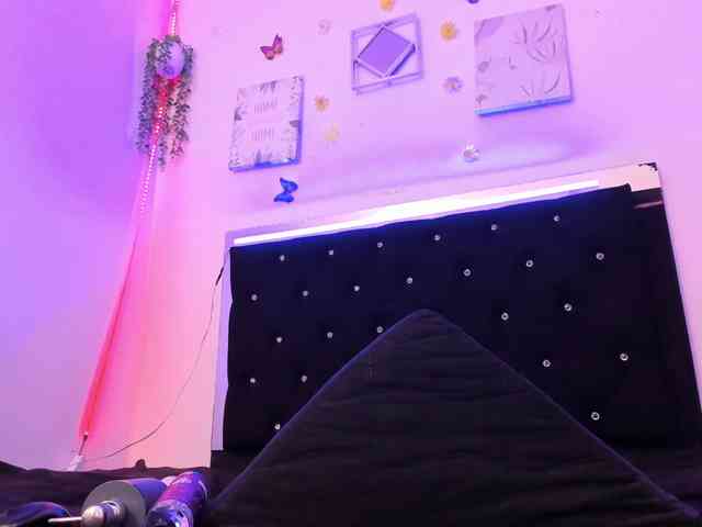 CloeeSaenz webcam