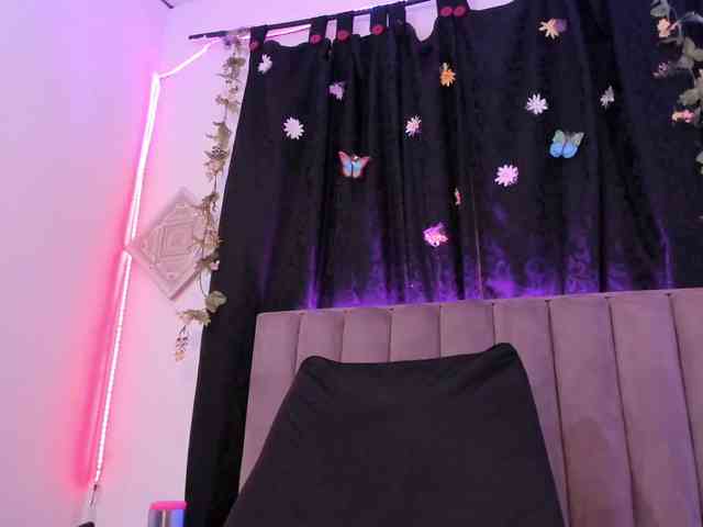 CloeeSaenz webcam
