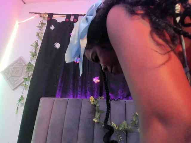 CloeeSaenz webcam