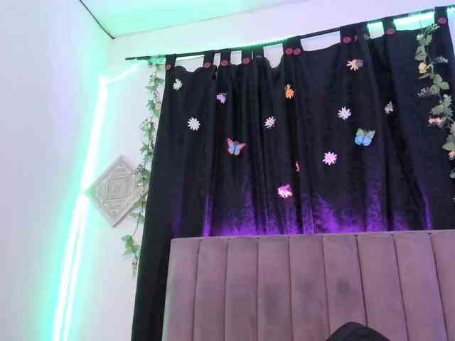 CloeeSaenz webcam