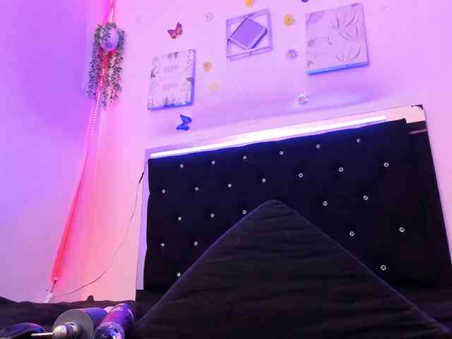 CloeeSaenz webcam