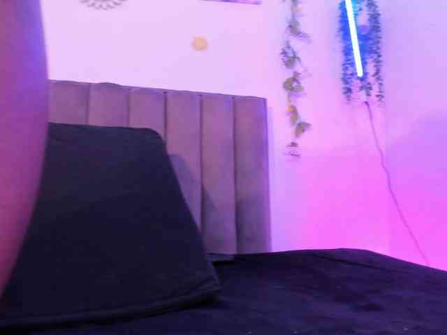 CloeeSaenz webcam