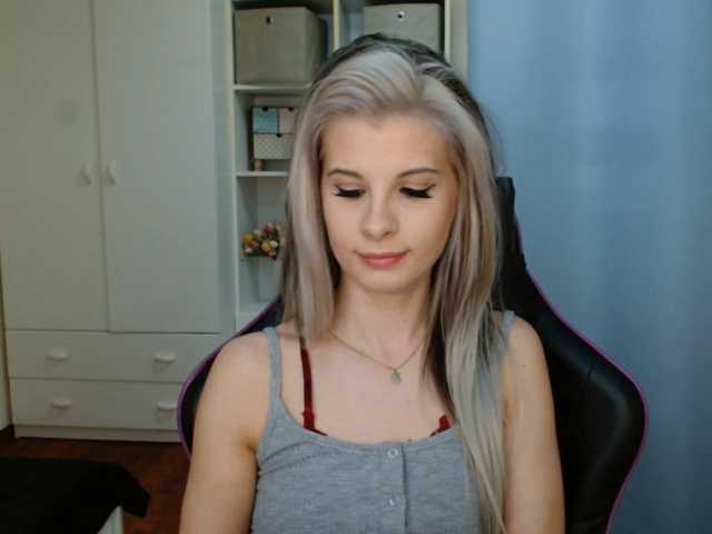 KristineNatural's BongaCams show and profile