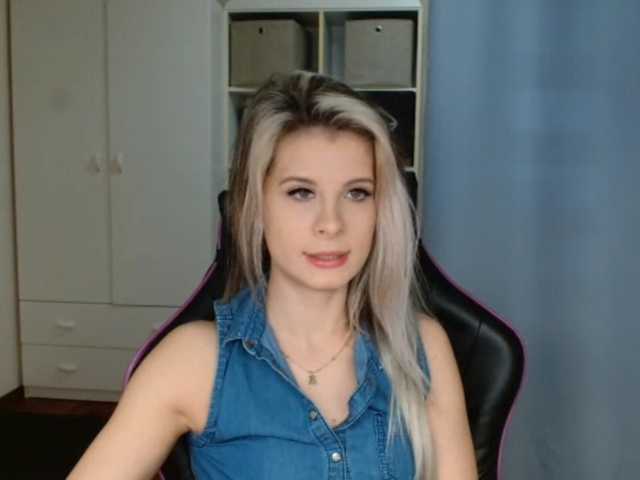 KristineNatural live cam profile