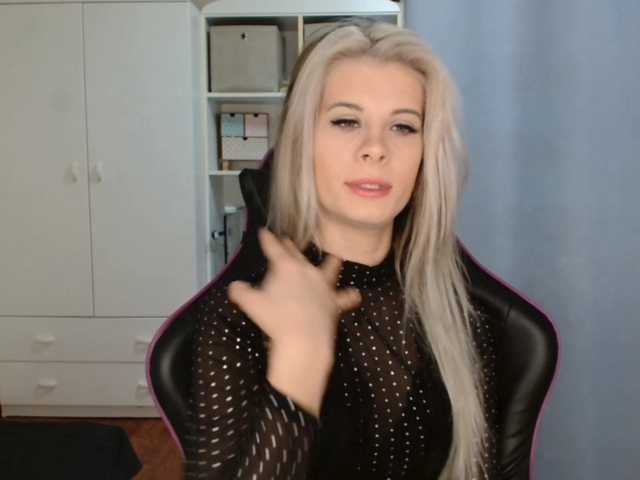 KristineNatural's BongaCams show and profile