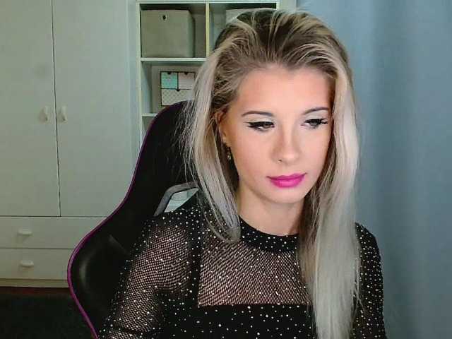 KristineNatural webcam bongacams model stream image