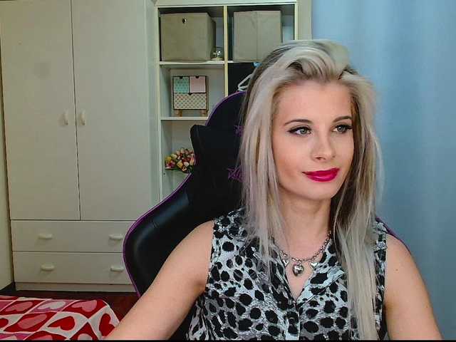 KristineNatural's BongaCams show and profile