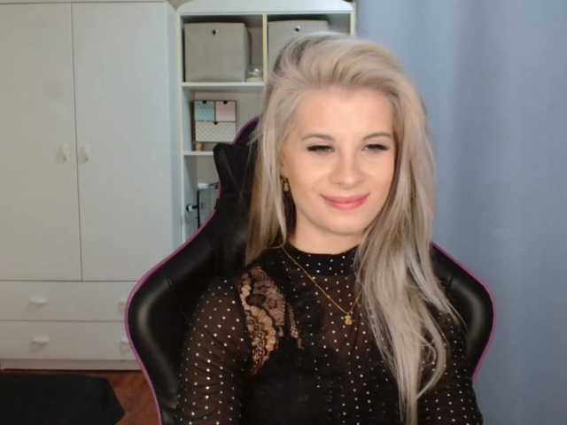 KristineNatural's BongaCams show and profile