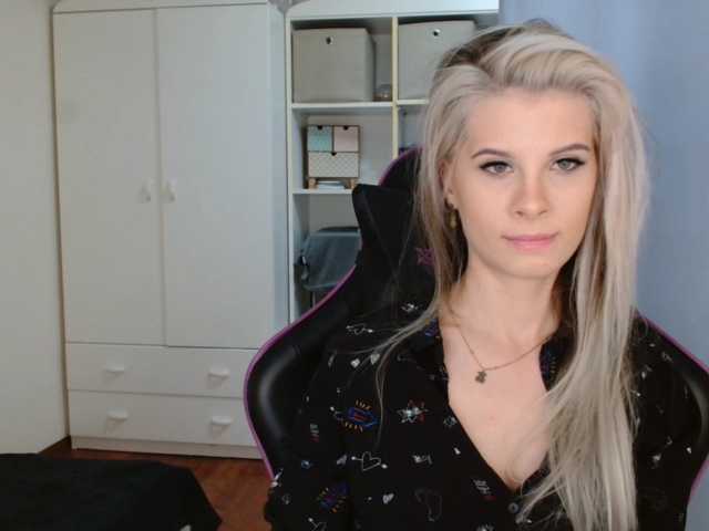 KristineNatural's BongaCams show and profile