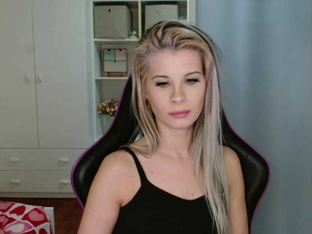 KristineNatural's BongaCams show and profile