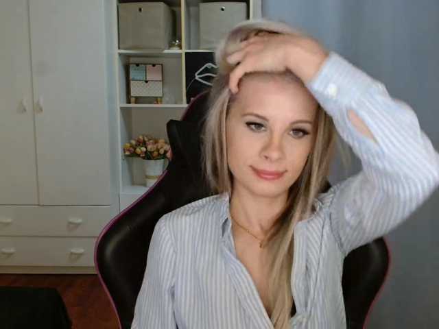 KristineNatural's BongaCams show and profile